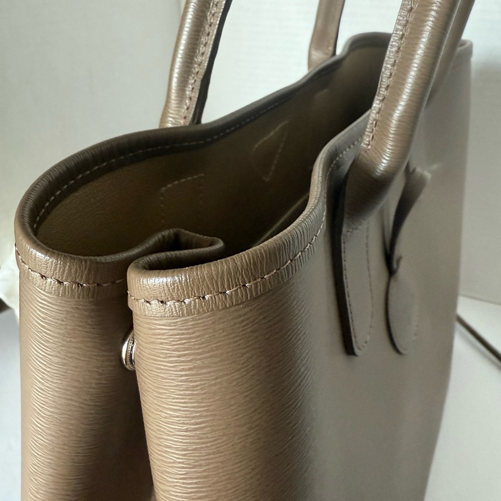 Authentic Longchamp Rozo Roseau Dark Beige Leather Tote Bag. - Picture 12 of 17